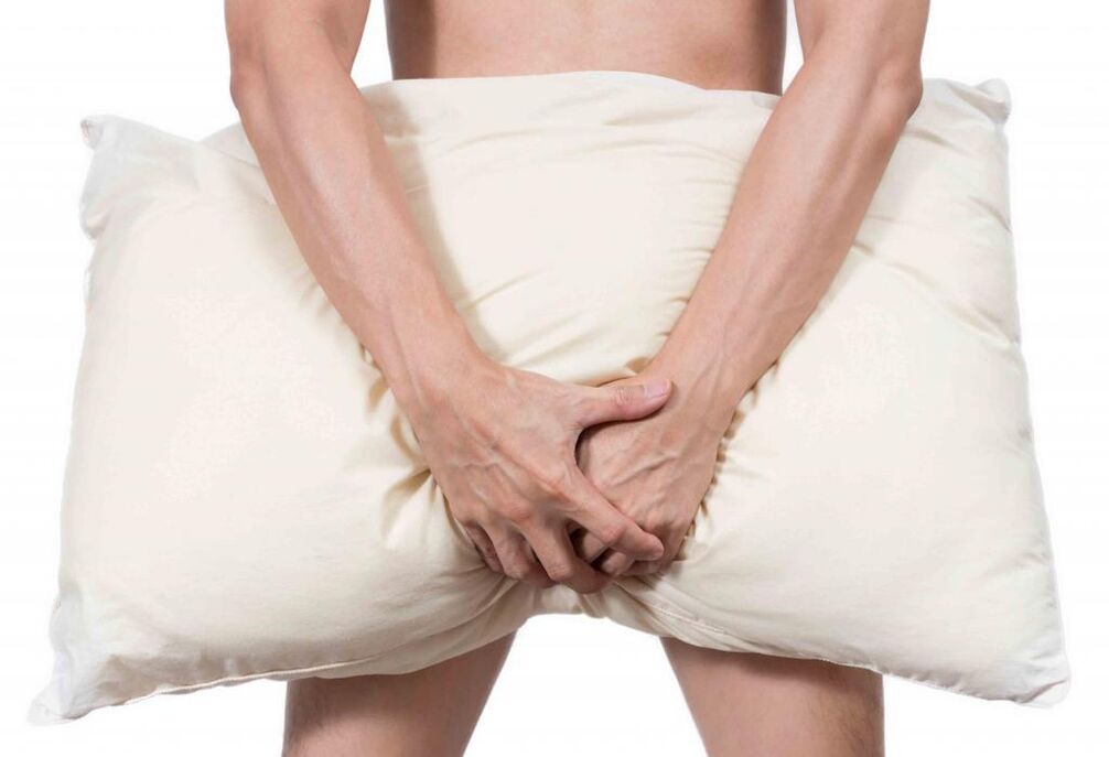 мъж, който прави упражнения за увеличаване на потентността